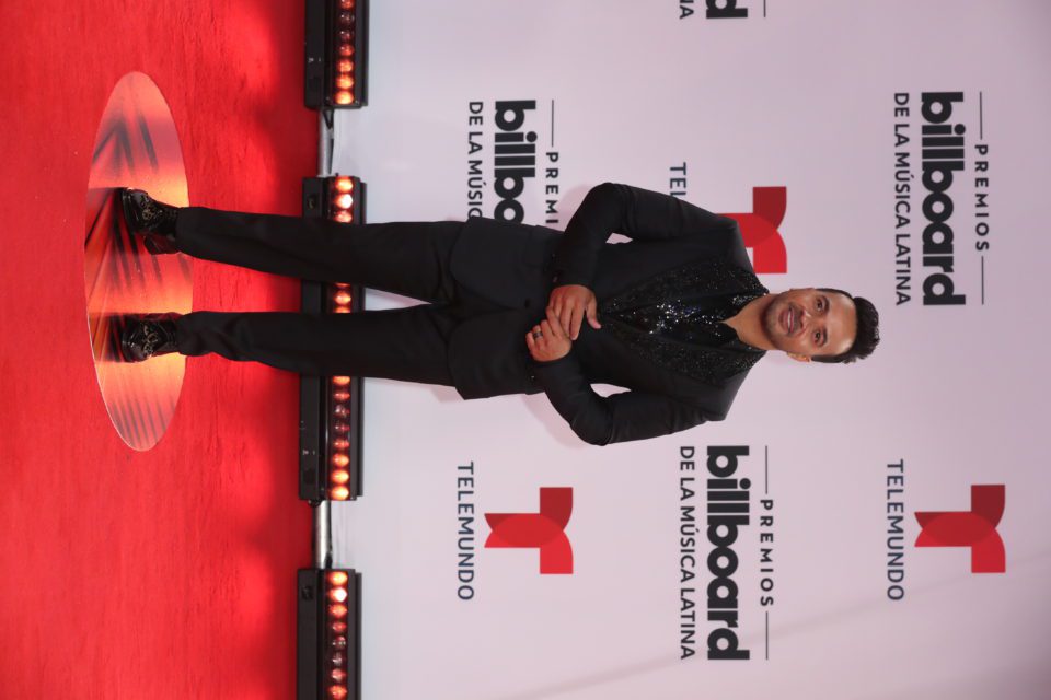 PREMIOS BILLBOARD DE LA MòSICA LATINA 2020 -- Pictured: Luis Fonsi on the red carpet at the BB&T Center in Sunrise, FL on October 21, 2020 -- (Photo by: Aaron Davidson/Telemundo)