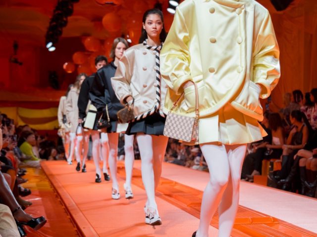 Louis Vuitton colabora con Urs Fischer - High on Fashion