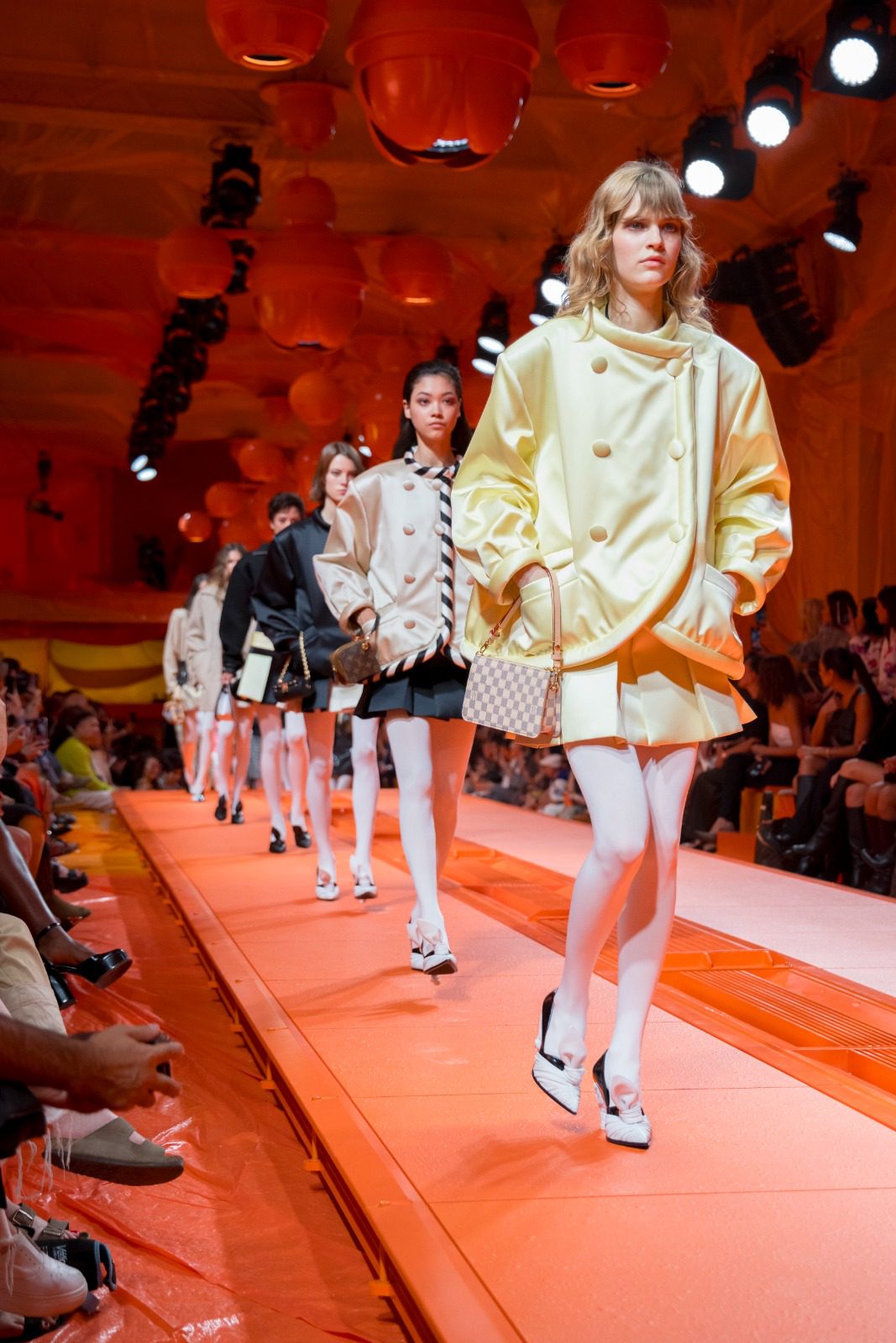 Moda y celebridades en la pasarela de Louis Vuitton 2024